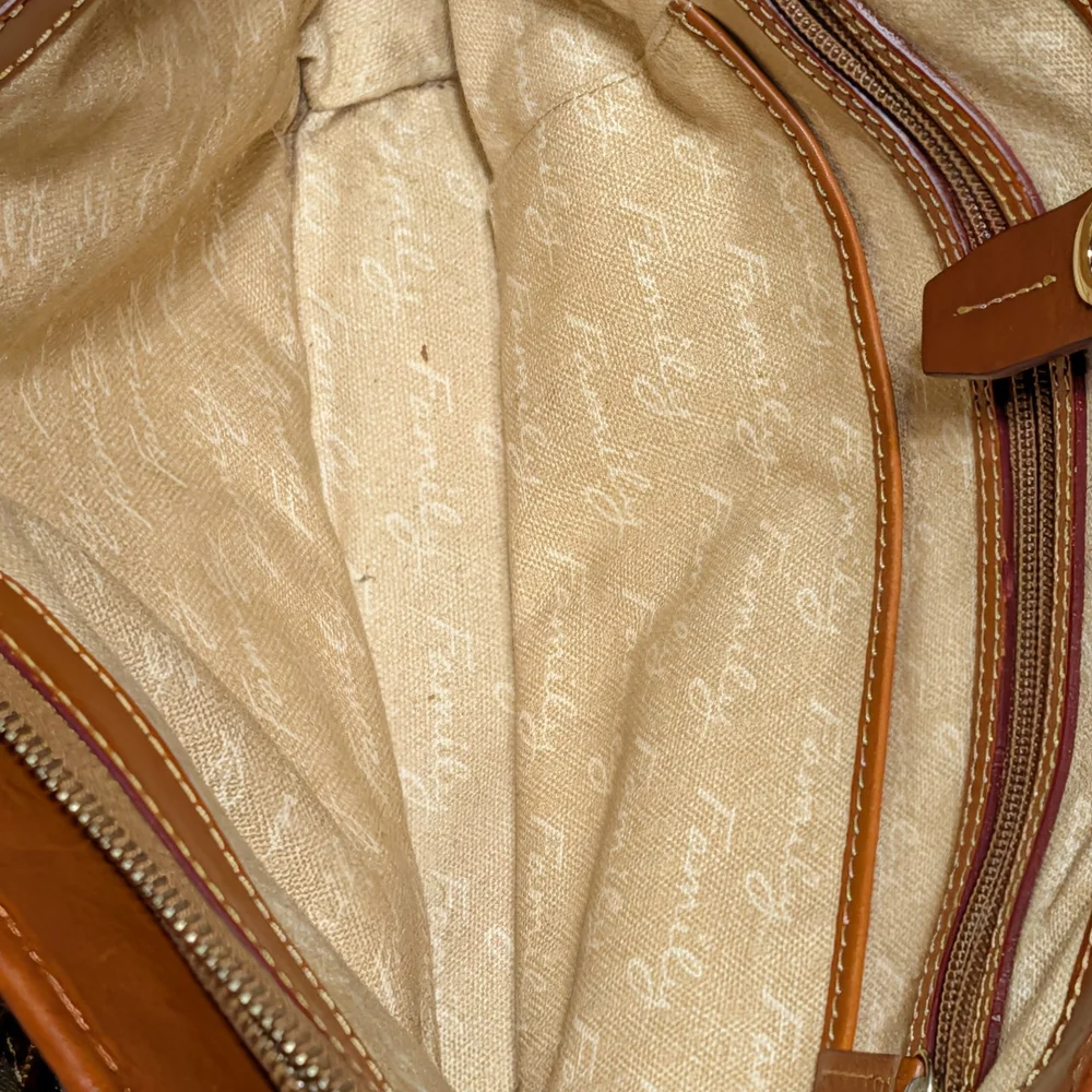 Retired Dooney & Bourke Duck Dynasty Tan Canvas with Brown Leather Logo Patch - Picture 6 of 10